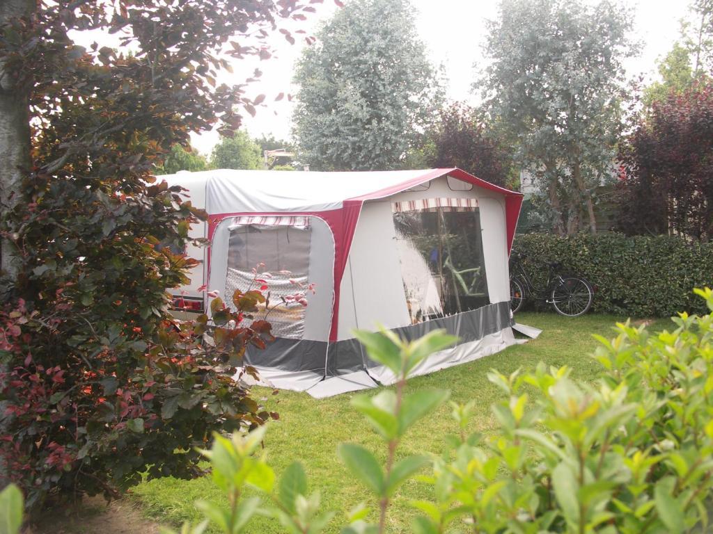 Отель Camping De La Baie Ла-Трините-сюр-Мер Экстерьер фото