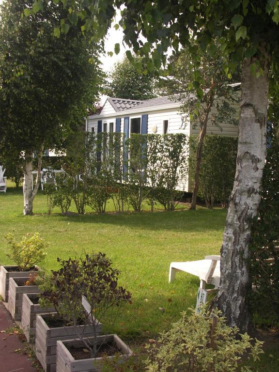 Отель Camping De La Baie Ла-Трините-сюр-Мер Экстерьер фото